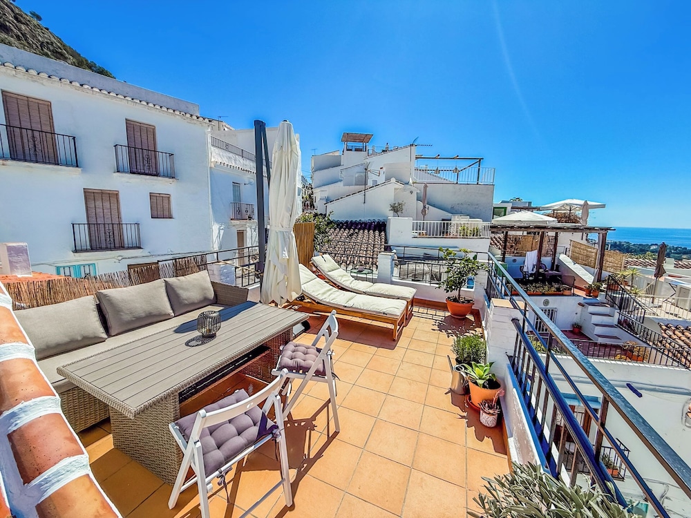 Two bed House With Roof Terrace in the Beautiful Village of Frigiliana