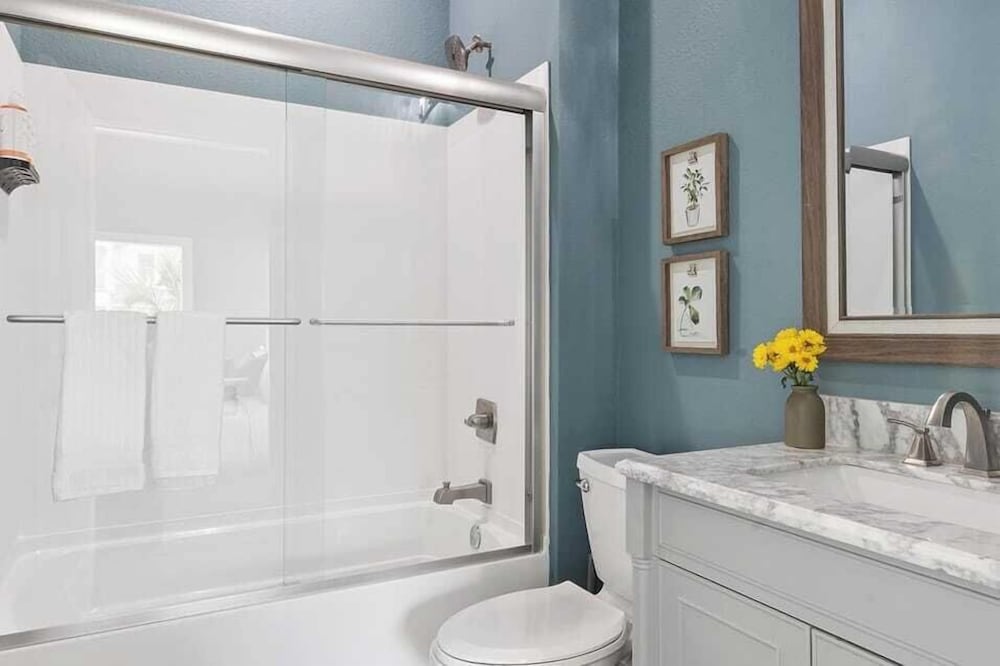 Sleeps 18! 7bdr, Backyard Pool, Walk to Beach Miramar Beach Jewel by Avantstay