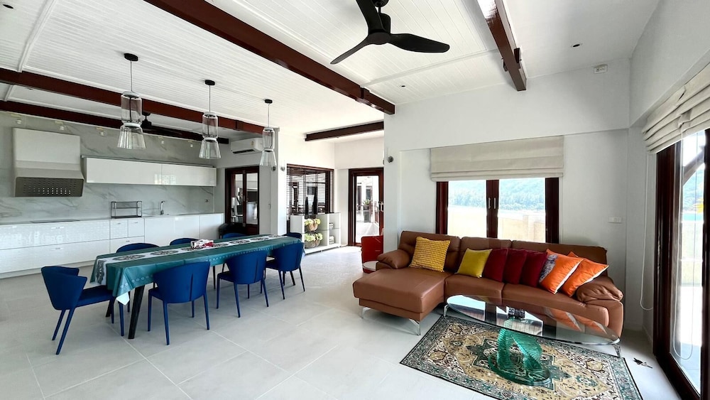 Luxury Seaview 6 Bedrooms With Infinity Pool Villa, Private Gym, Superfast Wifi
