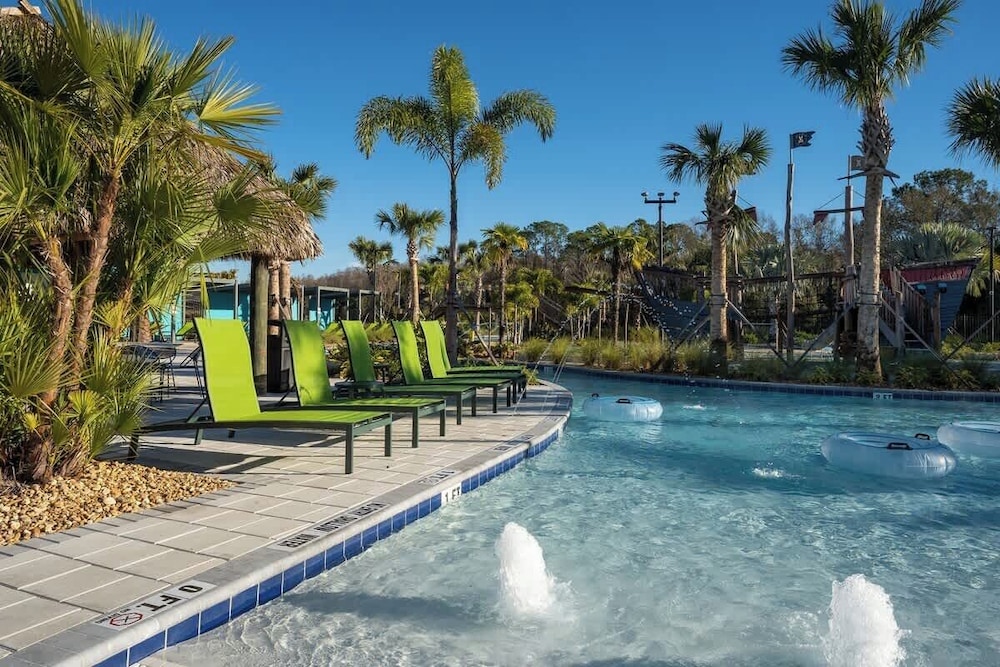 Themed 7bedroom and Pool 18 Guests
