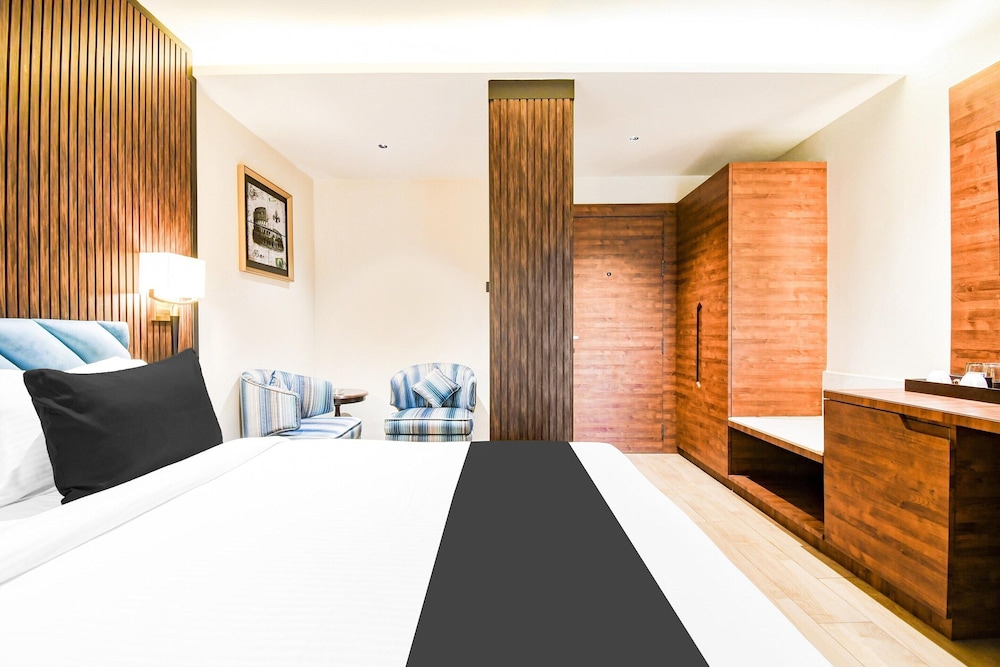 Deluxe Double Stays Near Paridh Crossing