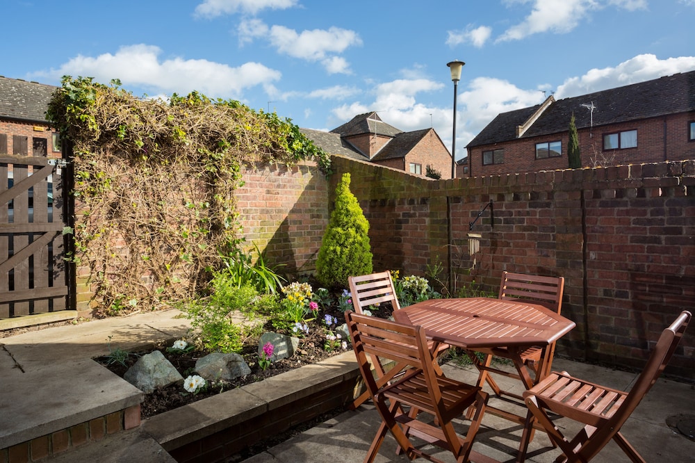 Fewster Way Townhouse view 4