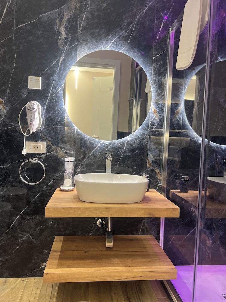 Raffaelli Suite