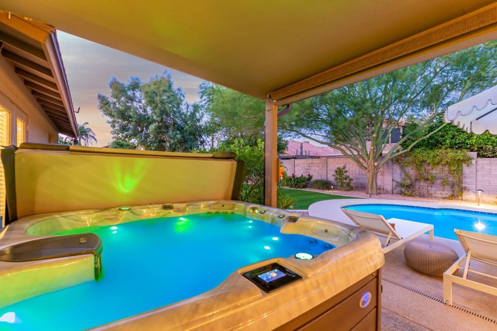 Greenway Oasis Heated Pool Spa Mural Putt Grn