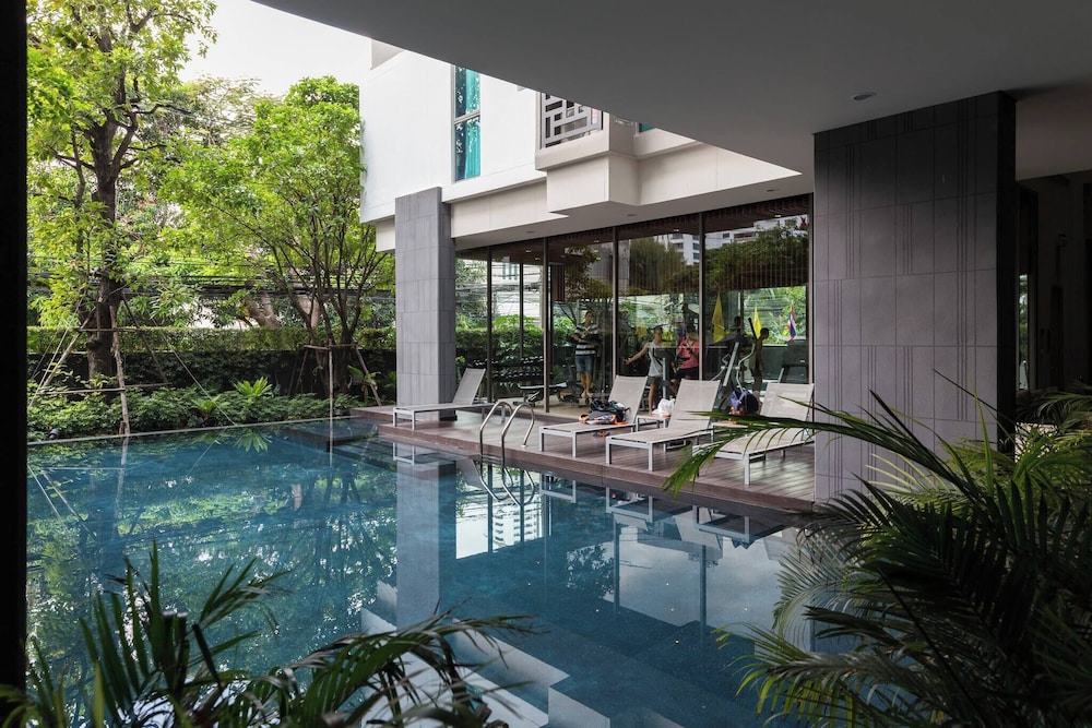 S39- 1 Bedroom Downtown Apt With Balcony and Pool