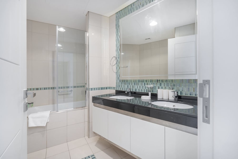 Marina Views and a 3 Bedroom Apartment in Dubai Marina