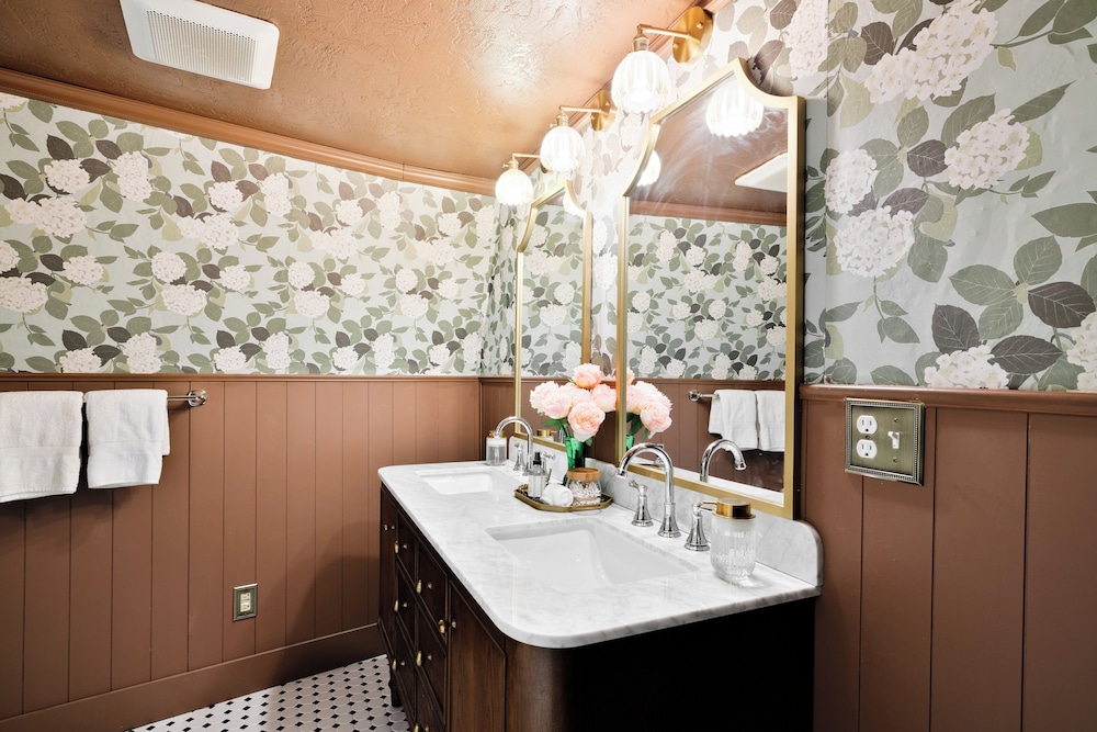 Family Getaway: 'foxwood Cottage' in Star Valley!