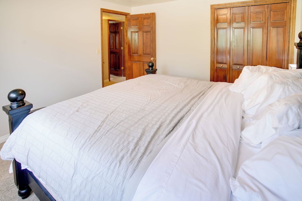 Hike, Golf, Ski & More: Family Home in South Weber
