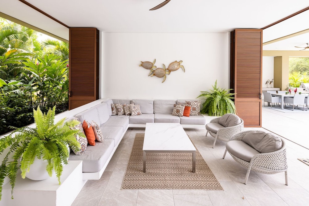 w Mind-blowing 4BR Villa w Pool at Mesa de Yeguas