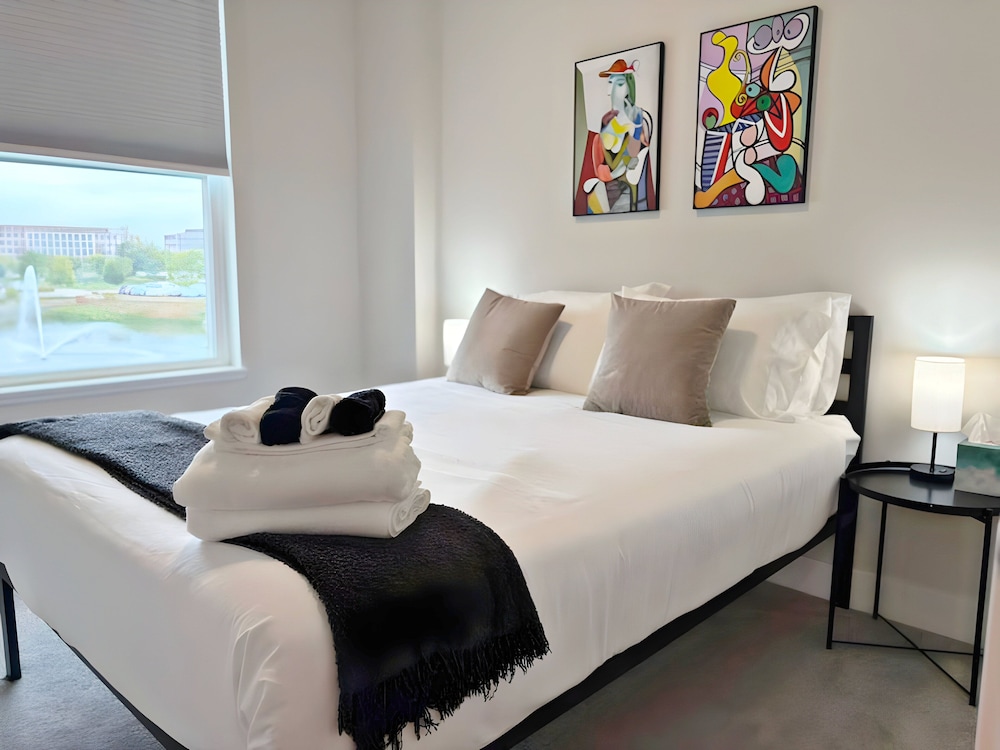 4BR Townhouse with Parking - WV rep 3