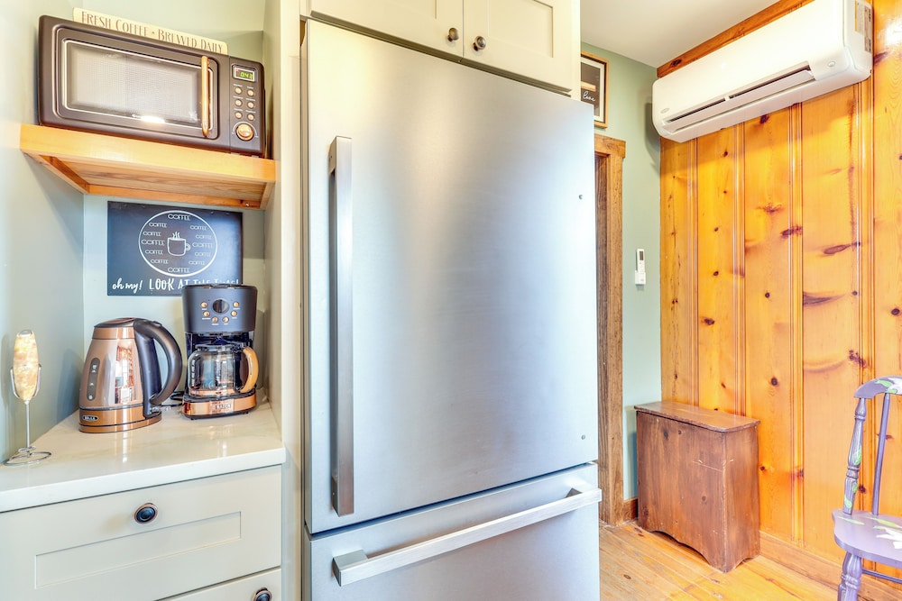 Grill & Fire Pit: New Market Getaway on 3-acres!