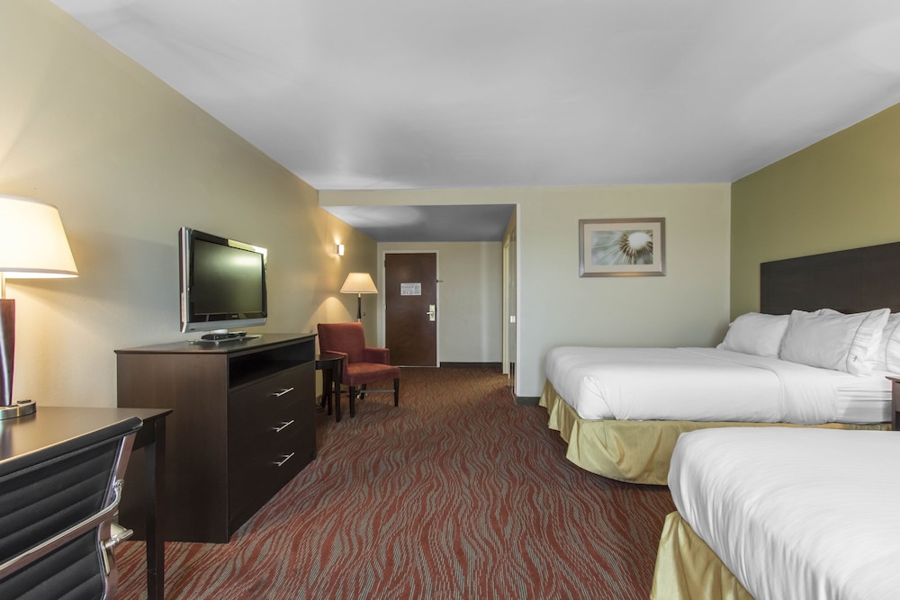 Cullman Vacations - Holiday Inn Express Hotel  Suites Cullman, an IHG Hotel - Property Image 4