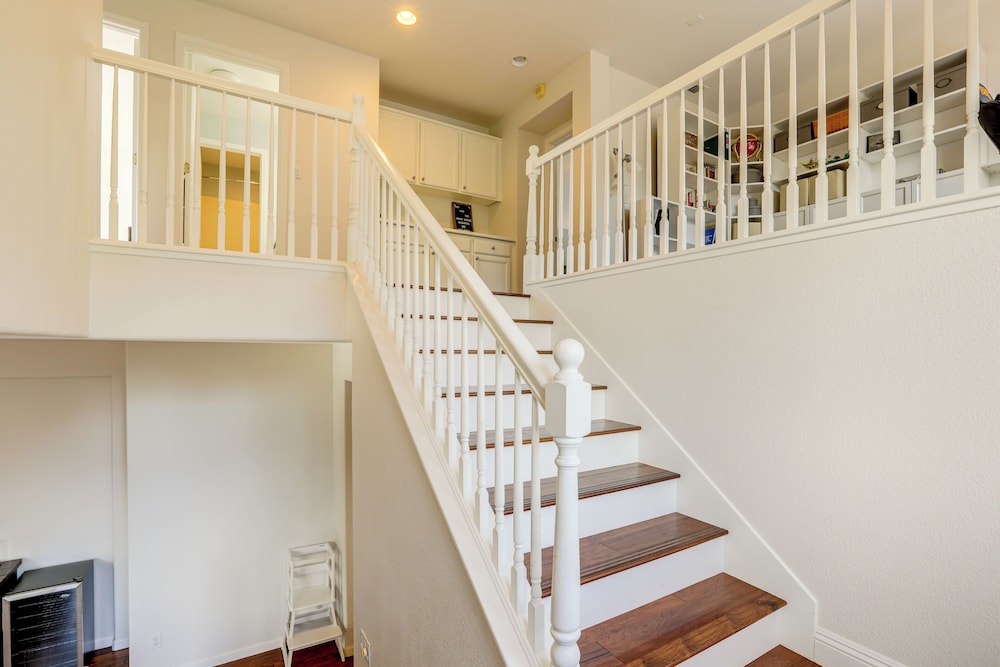 4 Mi to UC Davis: Updated Family Home!