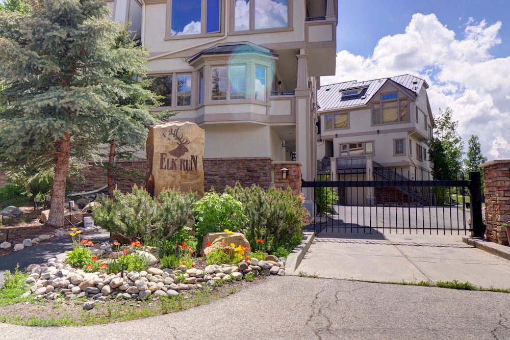 Summit County Vacations - Newly Renovated, Slope-Side Walk-In Walk-Out, Top Floor, Views of Ten Mile Range - ER4 by Redawning - Property Image 12