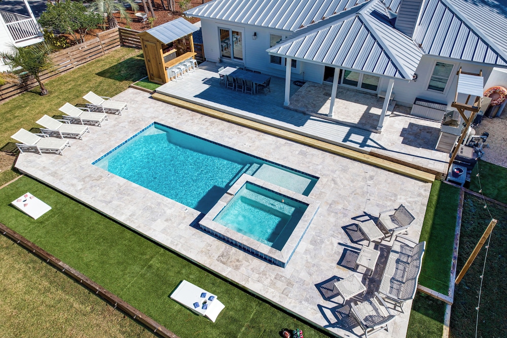Tranquility & Nearby Beach Access: Private Oasis
