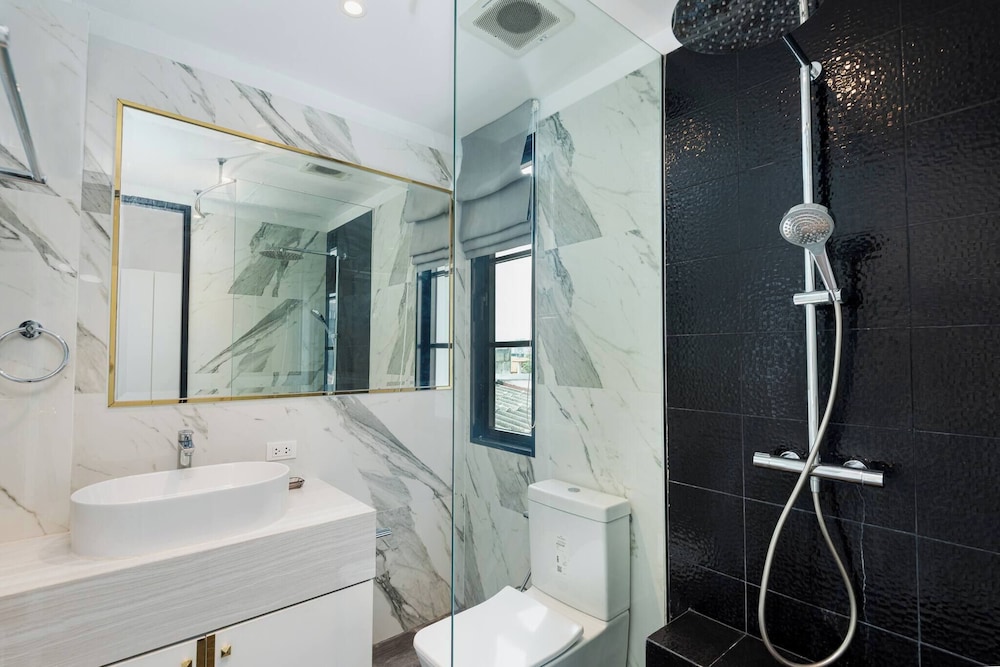 Stylish 7beds Poolhouse With Cinema & Lift - 2min to BTS