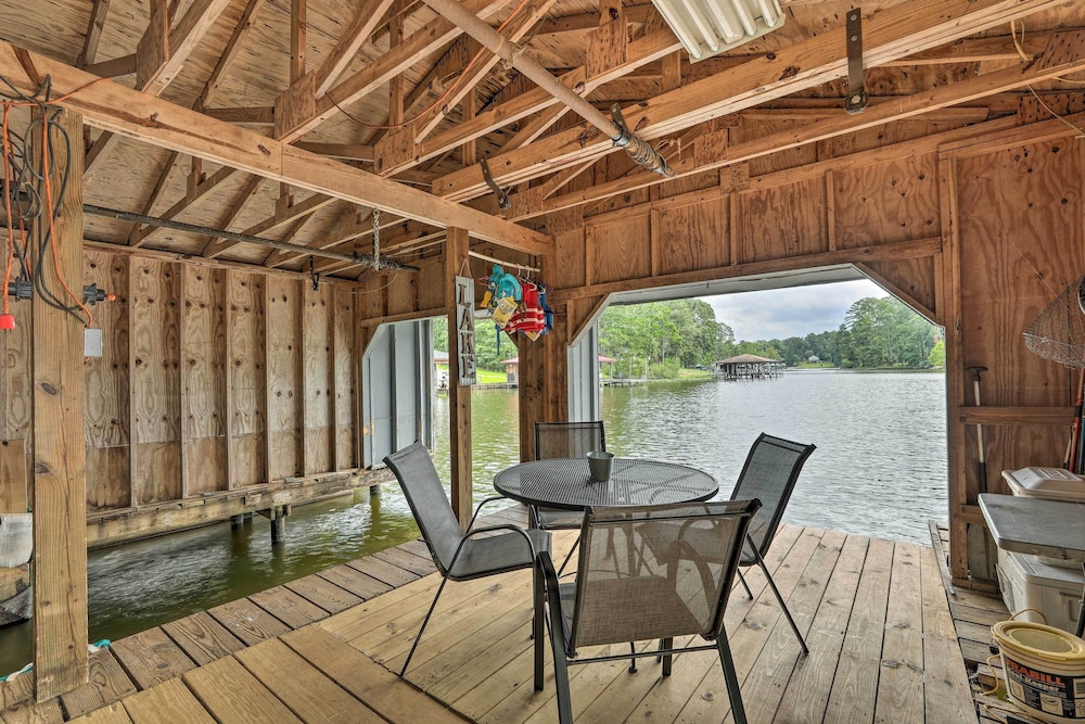 Milledgeville Vacations - Lakeside Living: Sparta Retreat w/ Game Room! - Property Image 4