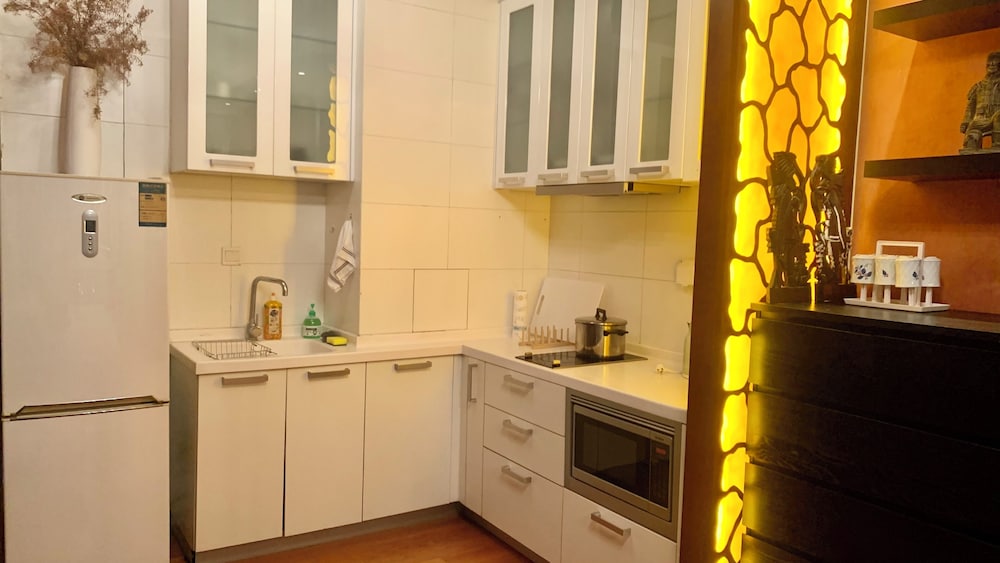 Beijing Furnished Apt with Queen bed