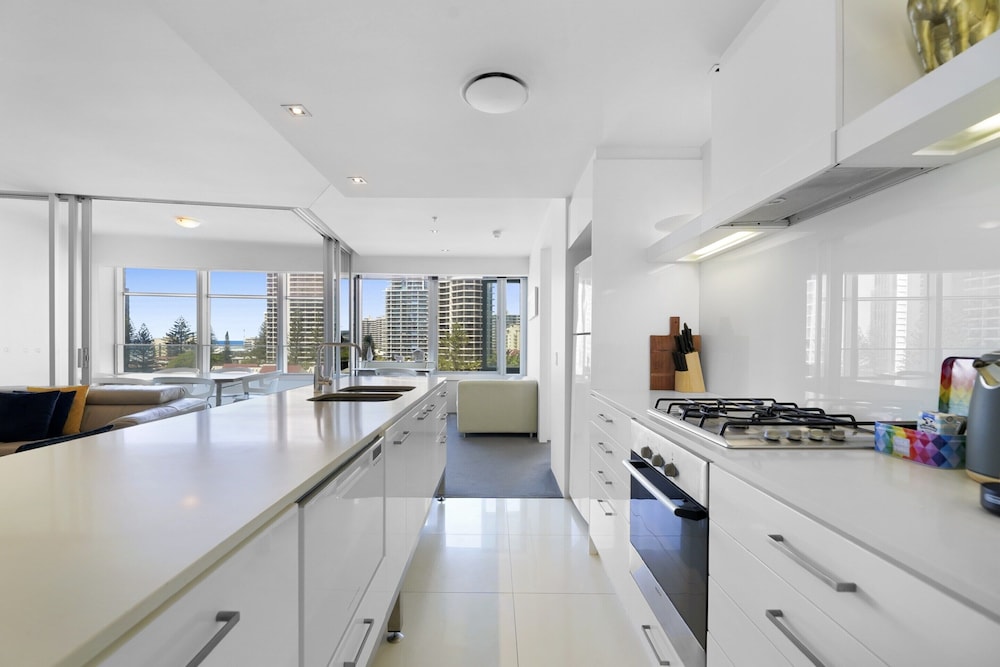 Scenic 2-bed With Pool, Gym