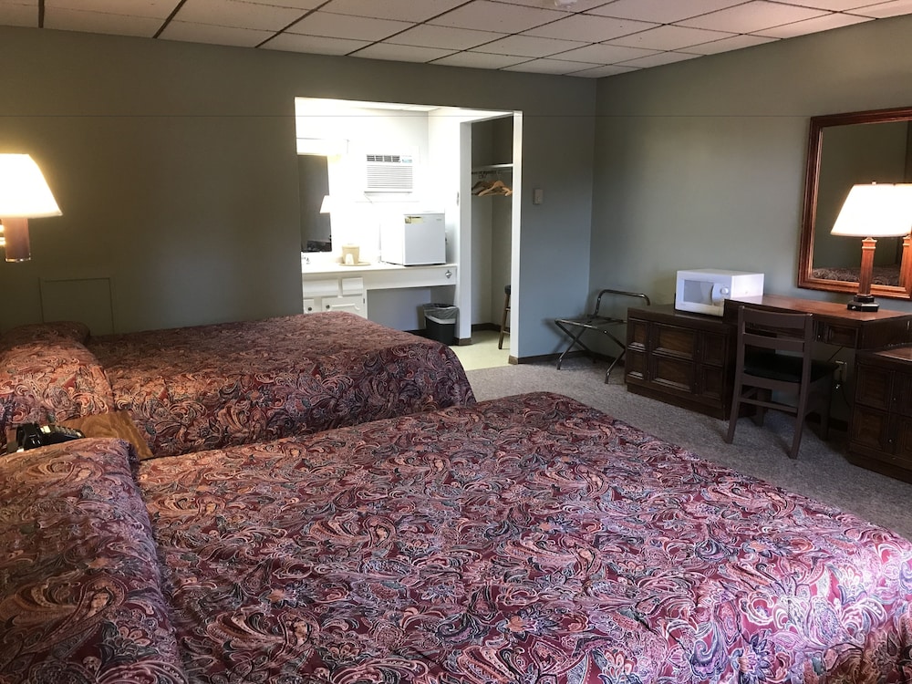 Colonial Hotel-Motel