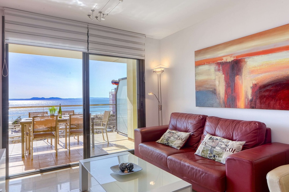 Apartment in Roses by the Beach With Pool