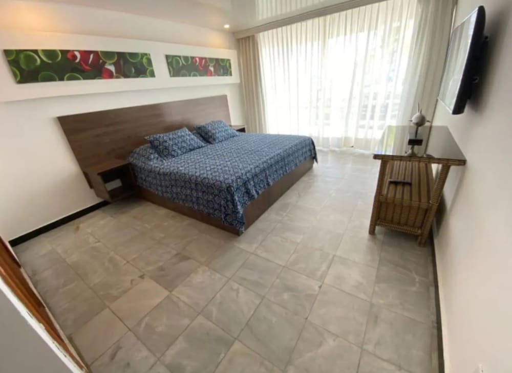 Apartamento con Playa Privada en Sunrise view 5