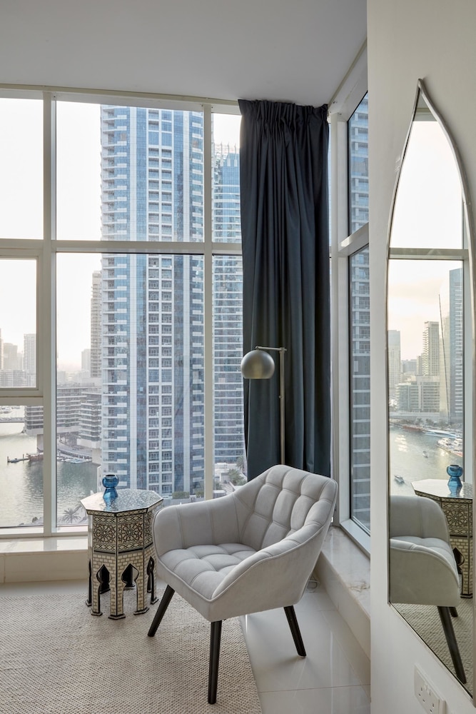 Fantastay Continental Towers