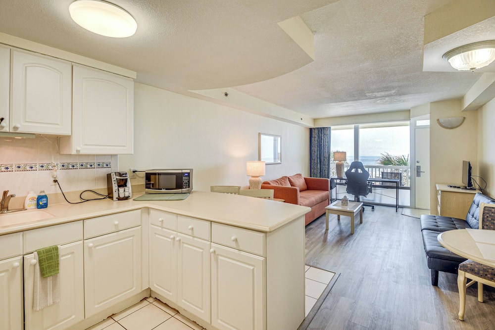 Walk to Daytona Beach: Resort Condo w/ Pool Access