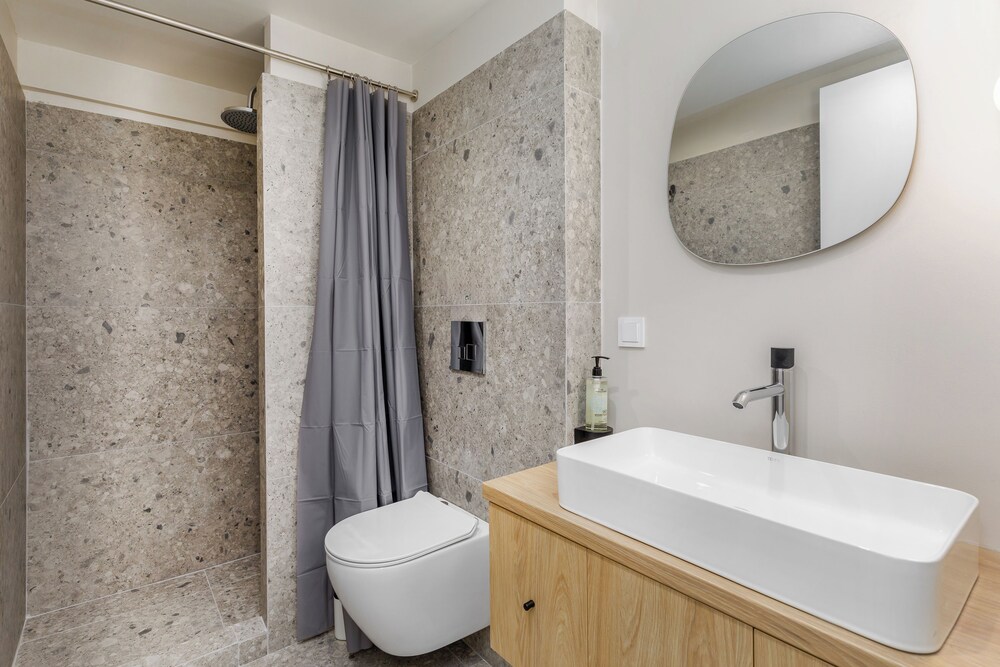Amber Studios & Suites by halu