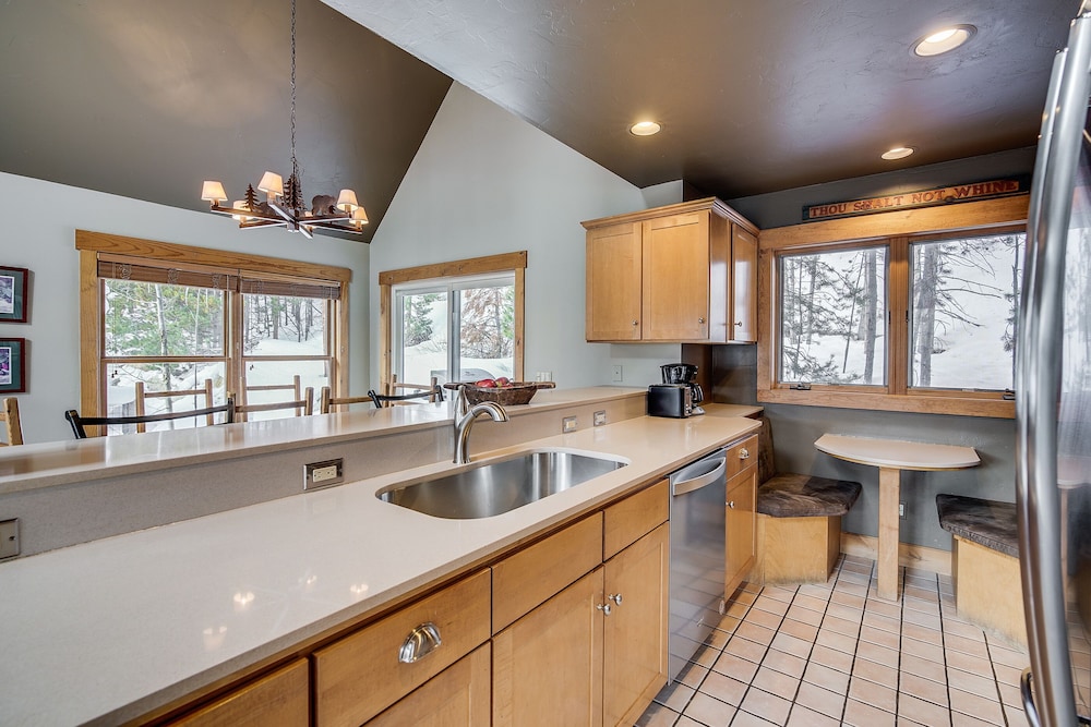 Cabin in the Pines 4