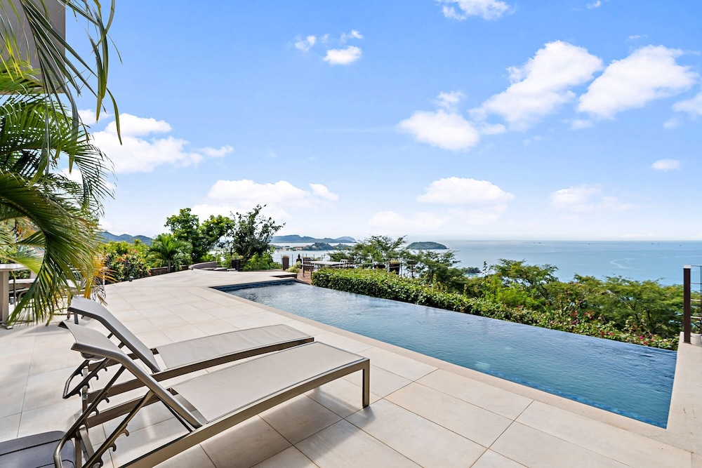 Luxury 5BR Oceanview Villa with Infinity Pool, King Beds, and Sunset Views Over Playa Prieta
