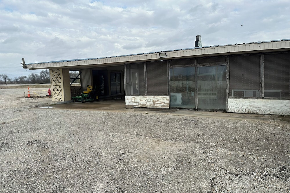 Shamrock Kings Inn By Oyo Marked Tree I-555