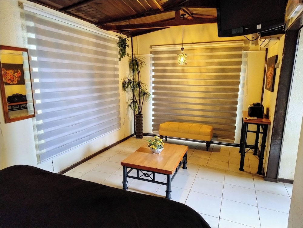 HOTEL ATAJO