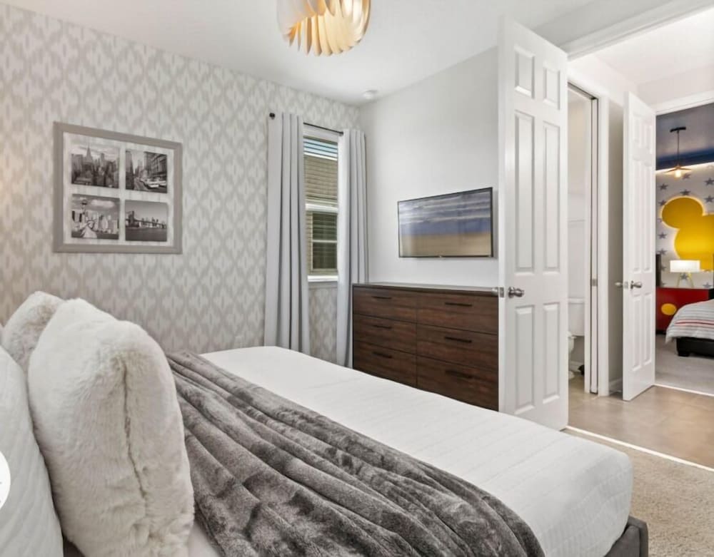 9 Bed 6.5 Bath Solara Resort 9 Bedroom Home by RedAwning view 4