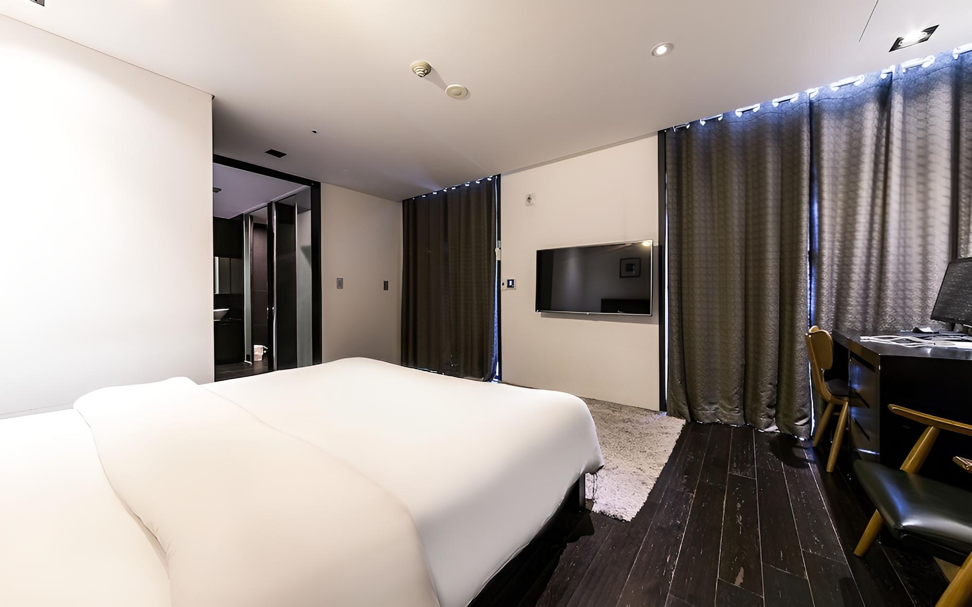 Incheon Ali Suite Hotel