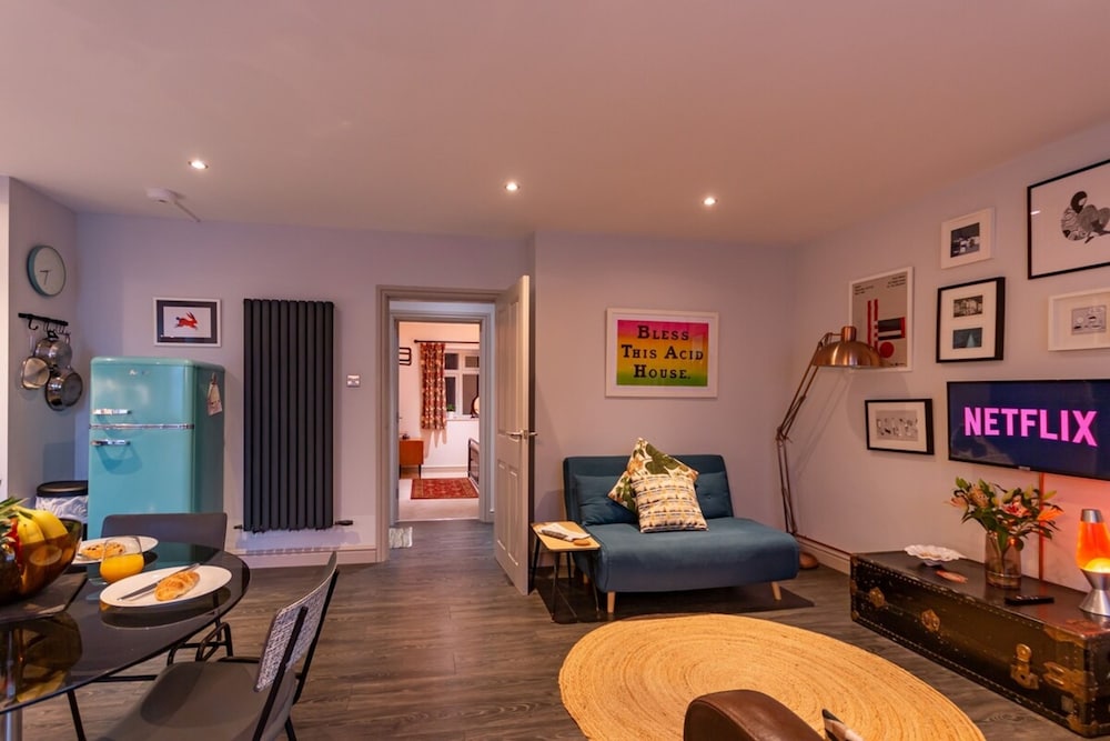 Walpole Bay 2 bed Stunning Garden Apt By Adliv