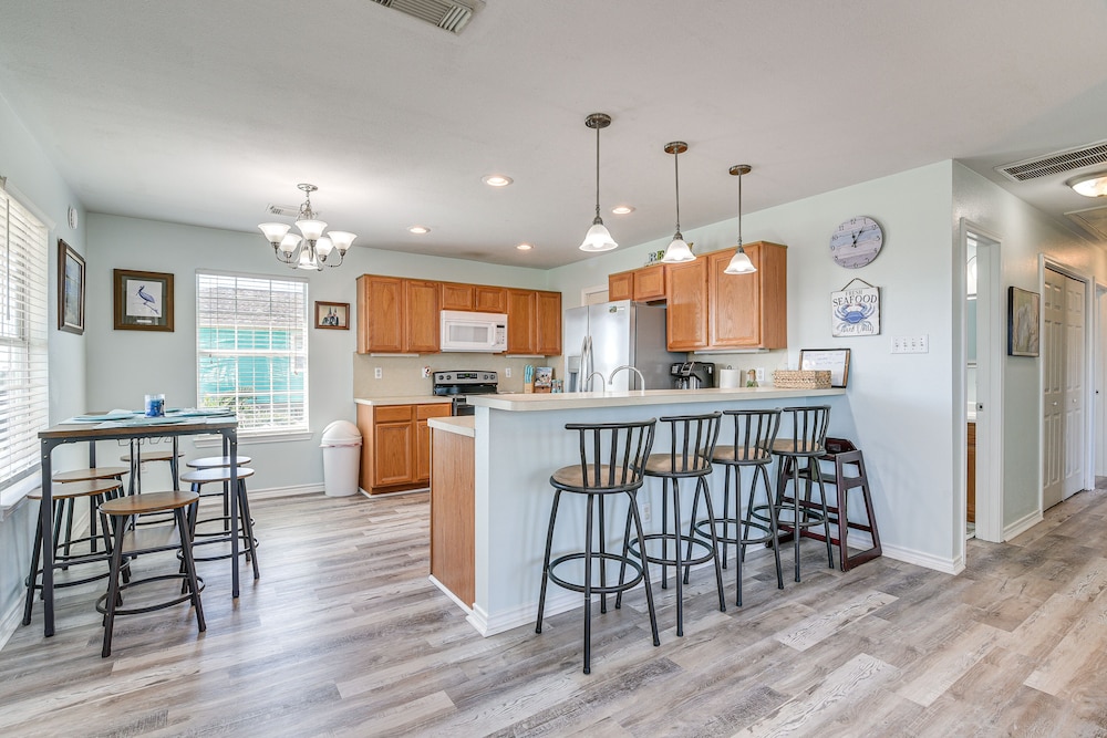 Walk to Shore: Surfside Beach Home w/ Balcony! view 3