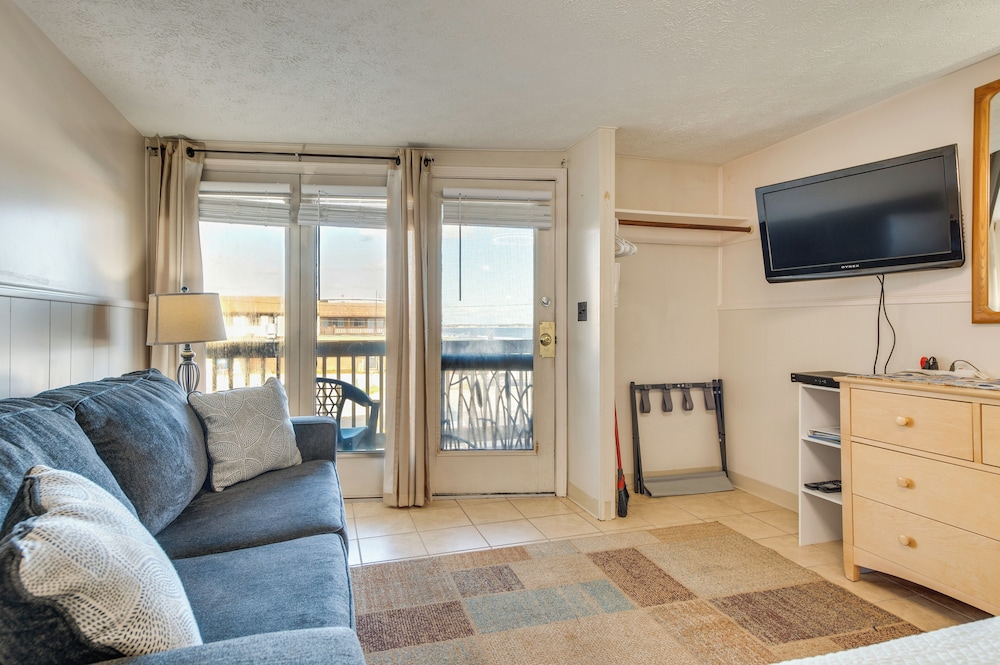 'beachfront 15' Condo on Old Orchard Beach
