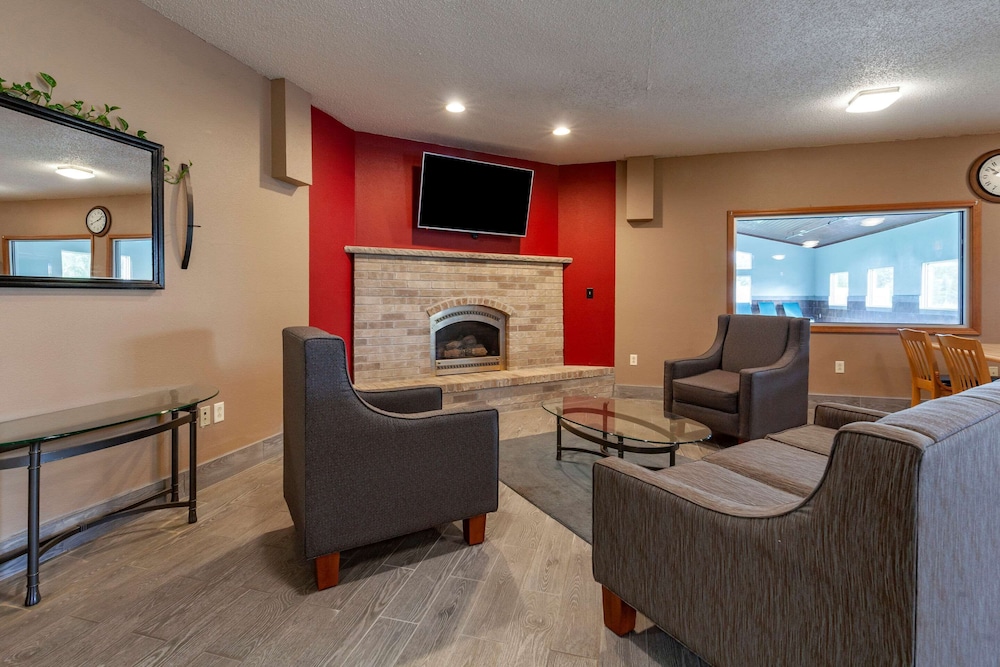 Quality Inn Redgranite view 3