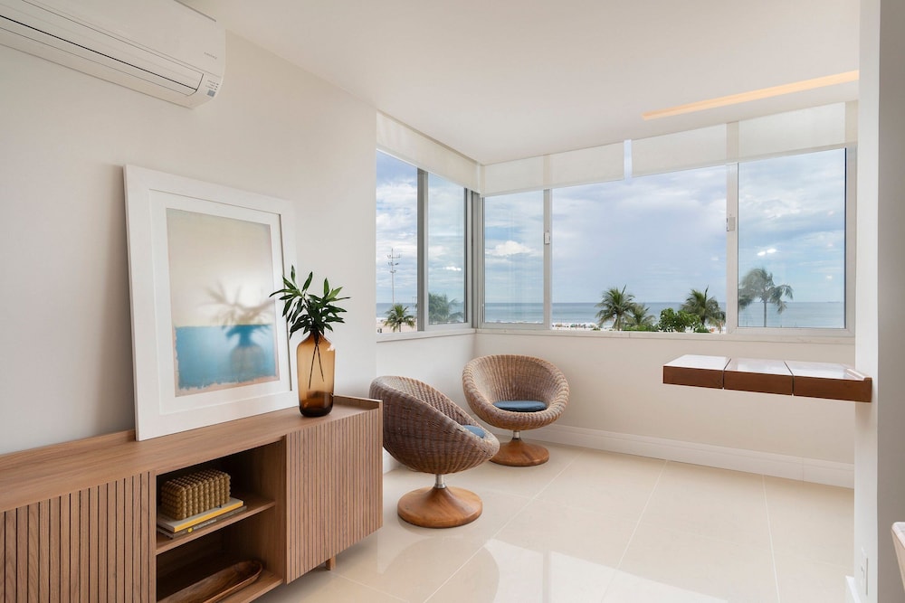 Copacabana – Av. Atlântica | 4 quartos, Vista Mar, 1 min praia de Copacabana - por Casapē Rio