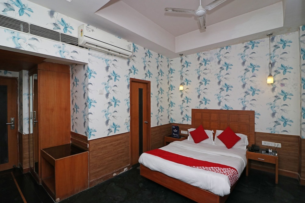 OYO 421 One Hotel - Property Image 6
