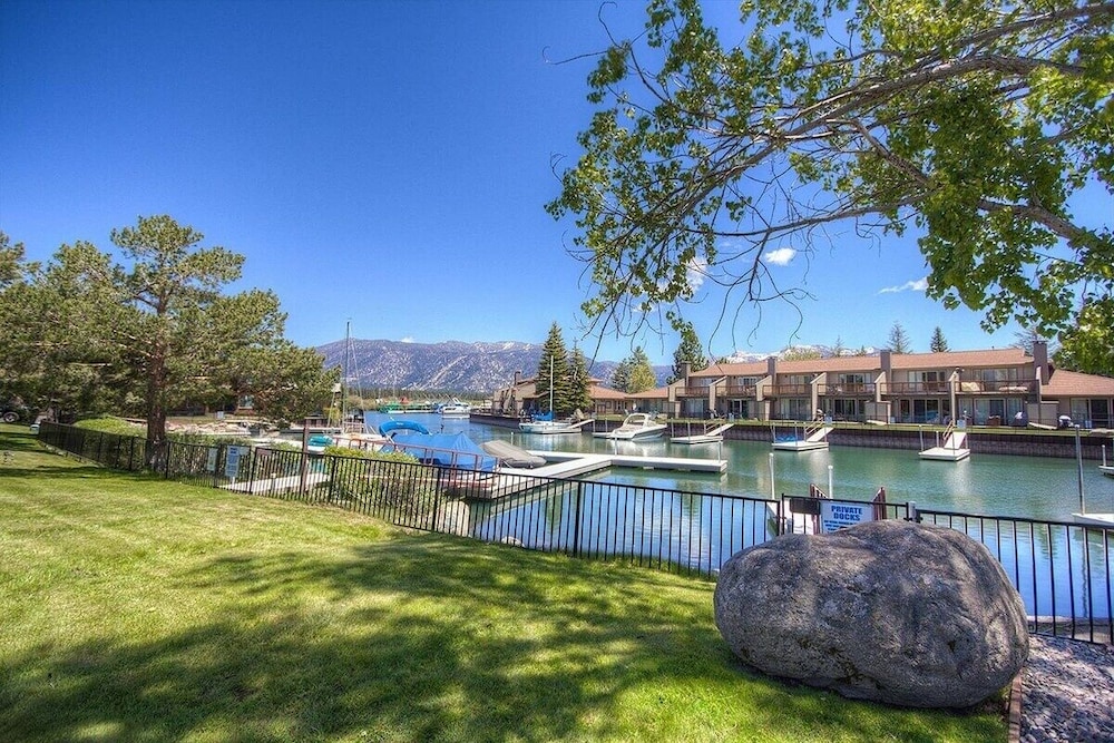 Lake Tahoe Vacations - Hawks View 3 Bedroom Home by RedAwning - Property Image 13