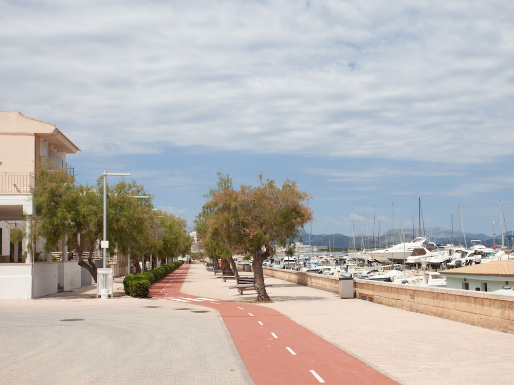 Modern Apartment in Can Picafort Nice View of the Harbor, Near the Beach photo 4
