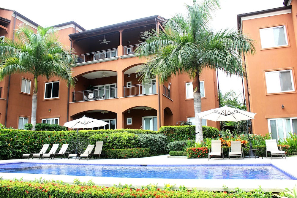 CR Luxury Los Sueños Condos
