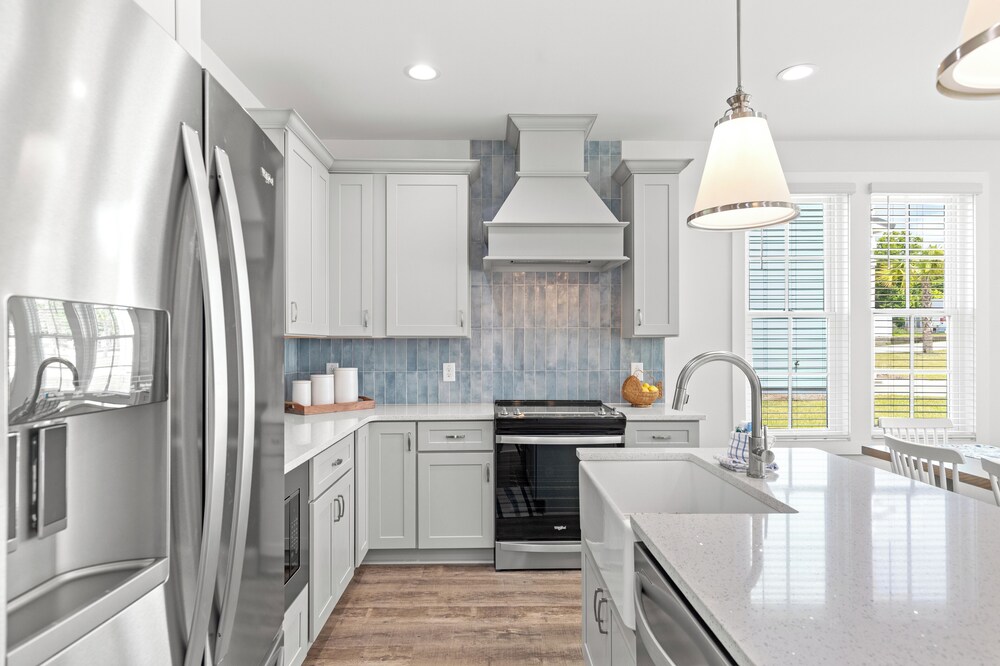 Spacious 6BR Beach Home Sleeps 15 Relax & Reconnect at Coastal Breeze