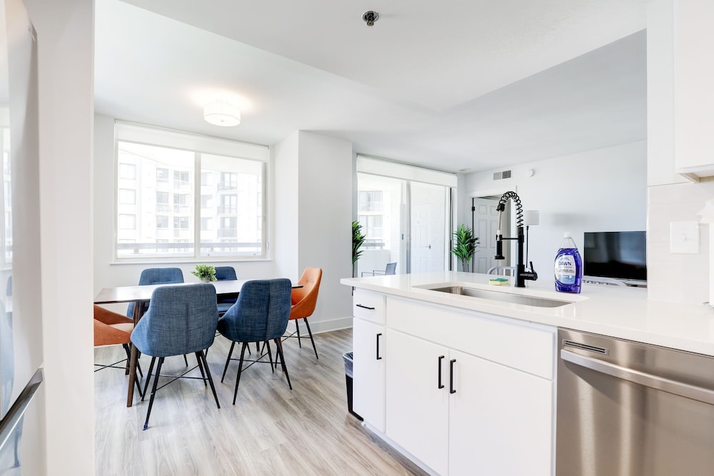 Elegant 2BR Apartment Minutes From DC