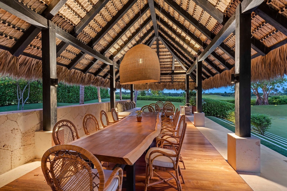 Magnificent 5BR Modern Tropical Villa With Pool