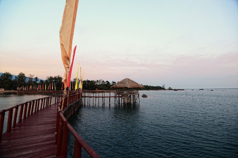 Nataya Roundhouse Coral Bay Resort and Spa