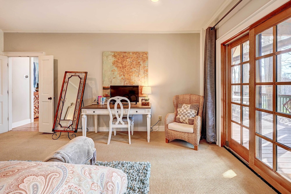 Spacious Cashiers Vacation Rental on Golf Course!