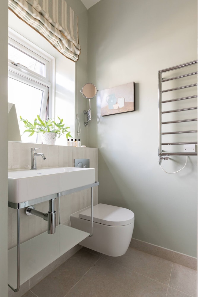 Southwell Gardens II by Onefinestay